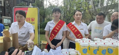 送清涼 贈(zèng)裝備 傳祝福 “神獸開(kāi)學(xué)季”匯德“禮”相待！